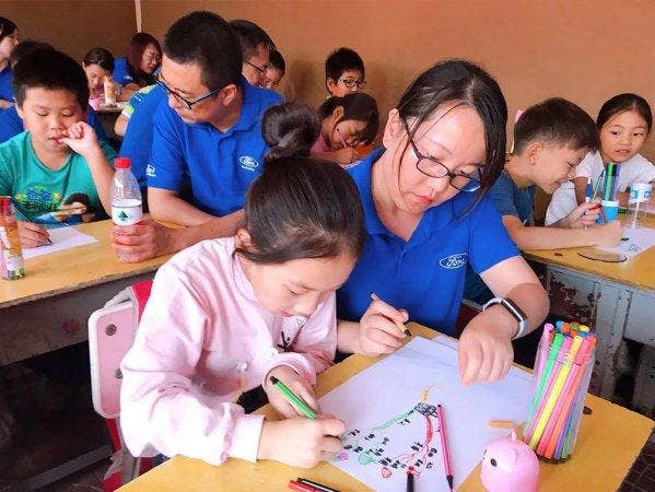 Volunteers helping kids