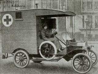 Cook wagons, built on Model T chassis, deliver hot meals and drinks to the front lines. Each wagon could prepare stew for 100s or brew 60 gallons of coffee for soldiers and volunteers.
